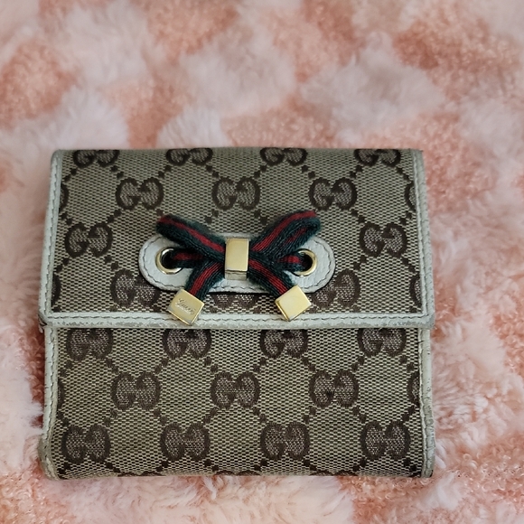 Gucci Beige and Brown Monogram Wallet with Bow - Picture 1 of 9